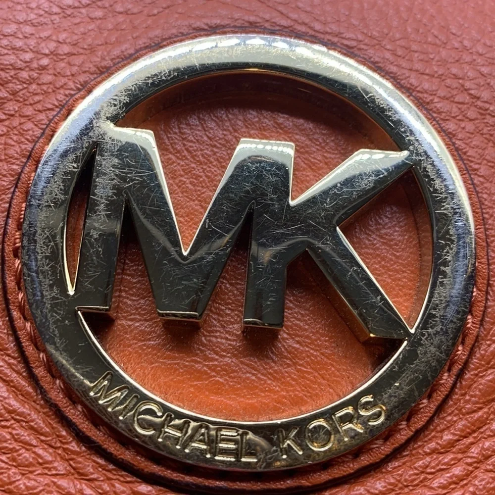Michael Michael Kors Orange Gold Wristlet. SM1714